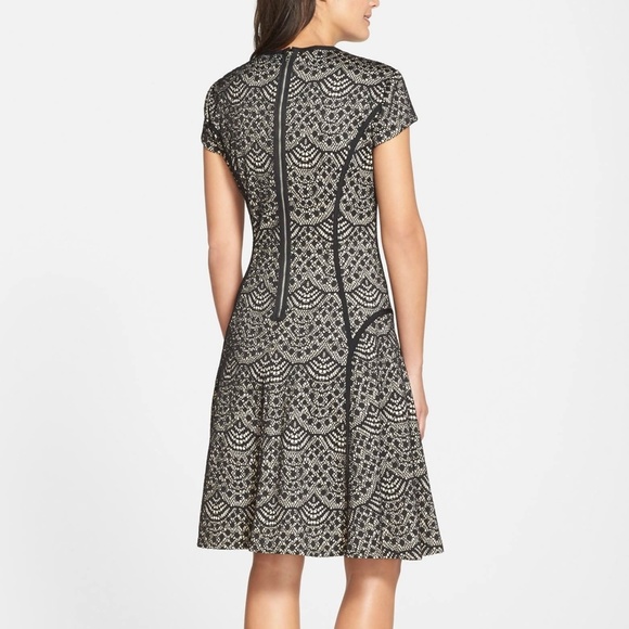 Maggy London Dresses & Skirts - Maggy London Scallop Lace Dress